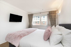 1 bedroom, iron/ironing board, travel cot, WiFi