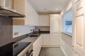 Refrigerador, microondas, parrilla de estufa y lavavajillas 