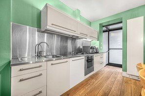 Fridge, microwave, oven, stovetop