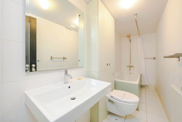 Shower, hair dryer, towels, shampoo