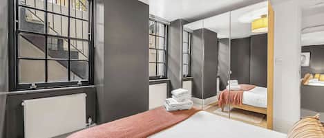 2 Schlafzimmer, schallisolierte Zimmer, Bügeleisen/Bügelbrett