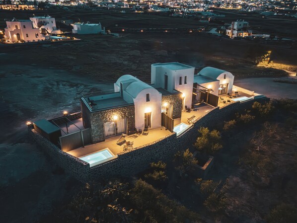 Aerial view - Uranides Luxury Suites (Santorini)