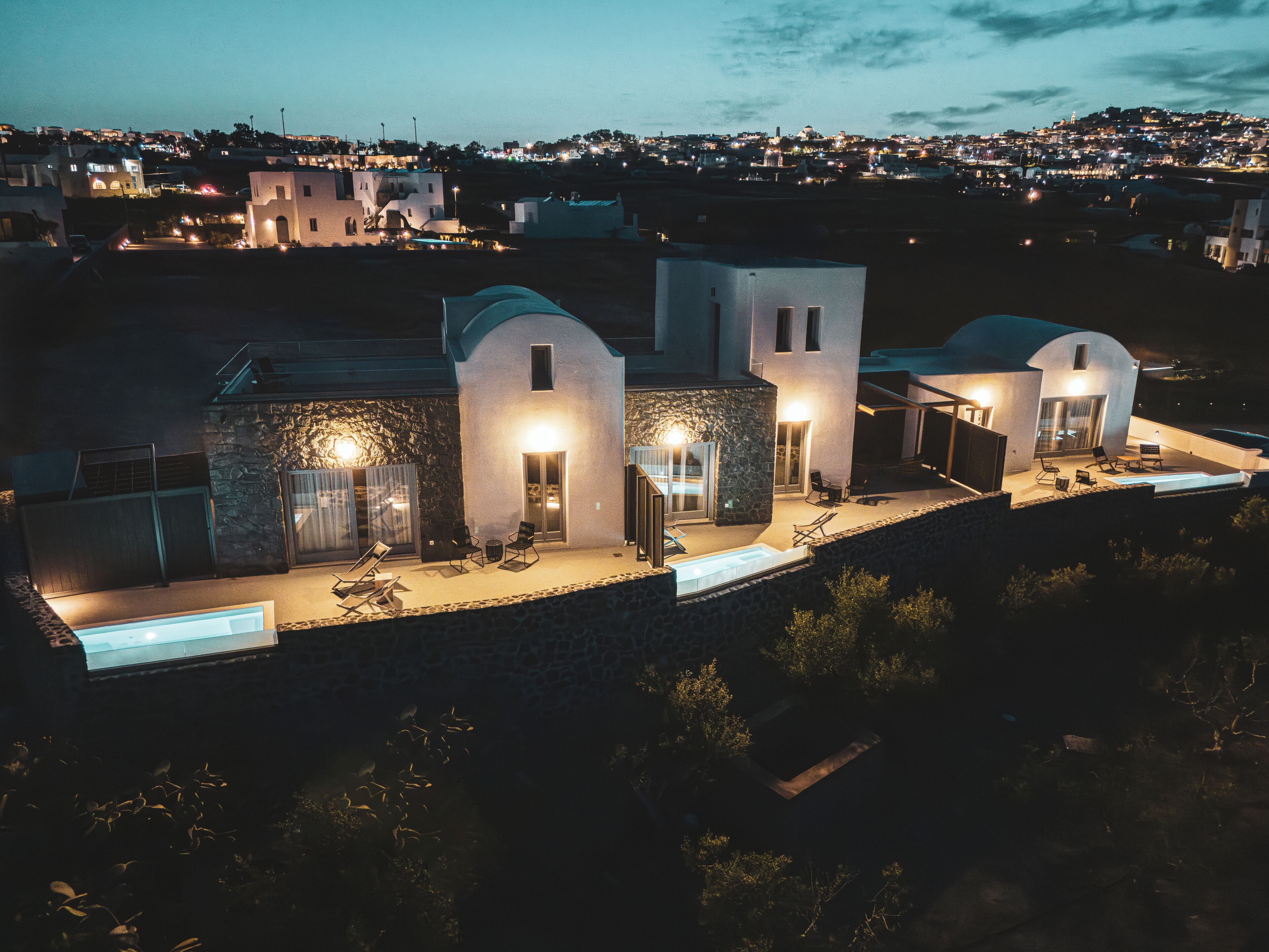 Boendets fasad - kväll/natt