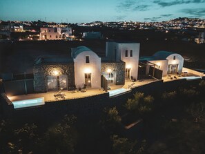 Front of property – evening/night - Uranides Luxury Suites (Santorini)