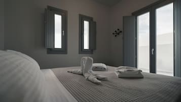 Suite – executive, sjøutsikt | Safe på rommet, individuelt dekorert, individuelt innredet og skrivebord