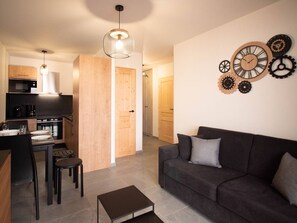 TV - New T2 Apartment with balcony, covered parking, 4 guests. (Valmorel)