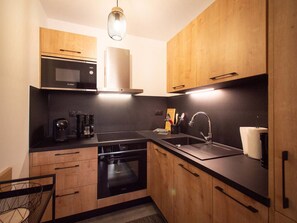 Fridge, microwave, oven, stovetop - New T2 Apartment with balcony, covered parking, 4 guests. (Valmorel)