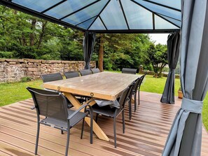 屋外ダイニングエリア