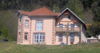 Chambre Iris dans bĂątisse rĂ©novĂ©e au cĆur de la nature