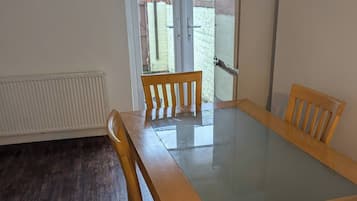 Shared Dormitory, 3 Bedrooms | Dining
