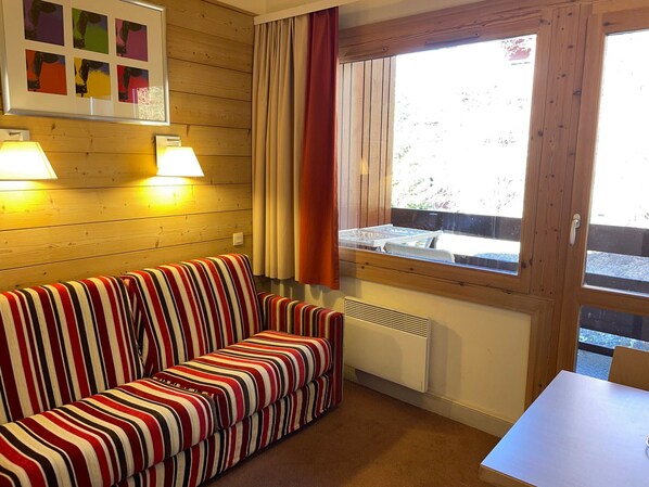 Living area - Cozy studio for 2 in Plagne 1800, near slopes (Plagne 1800)