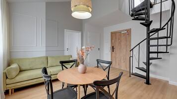 Family Apartment | 2 bedrooms, hypo-allergenic bedding, individually decorated