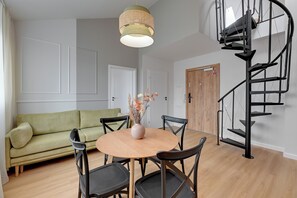 Familienapartment | 2 Schlafzimmer, Allergikerbettwaren, individuell dekoriert