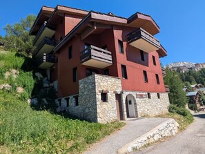 Exterior - Cozy apartment in Plagne 1800, 4-5 guests, pool access (La Plagne 1800)