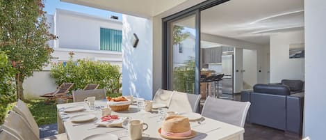 Villa, 4 Bedrooms | Teres/patio