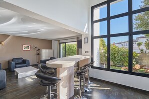 4 habitaciones, wifi gratis y ropa de cama