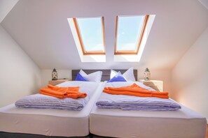 1 soverom, safe på rommet, skrivebord og strykejern/-brett