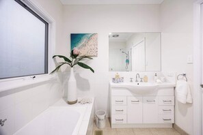 Dutxa, assecador de cabells i tovalloles 