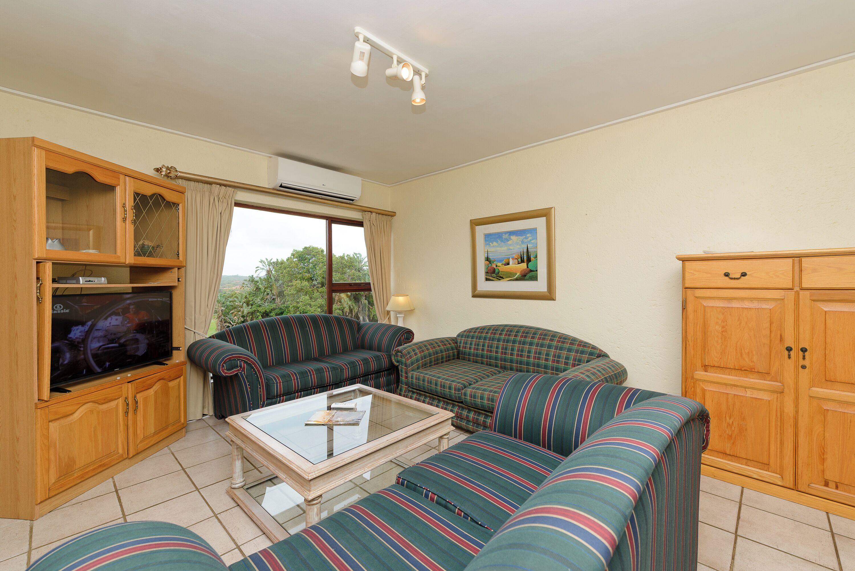 基本別墅, 露台, 花園景 | 客廳 | 40 吋LCD 電視連有線電視頻道