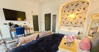 No 1 @ The Rocket Rooms Apartments