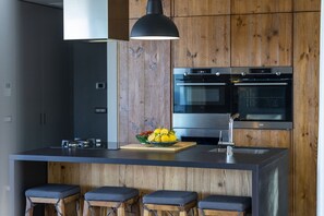 Fridge, microwave, oven, stovetop - Villa Netos - Luxury Villa with 2 pools and amazing view (Avola)
