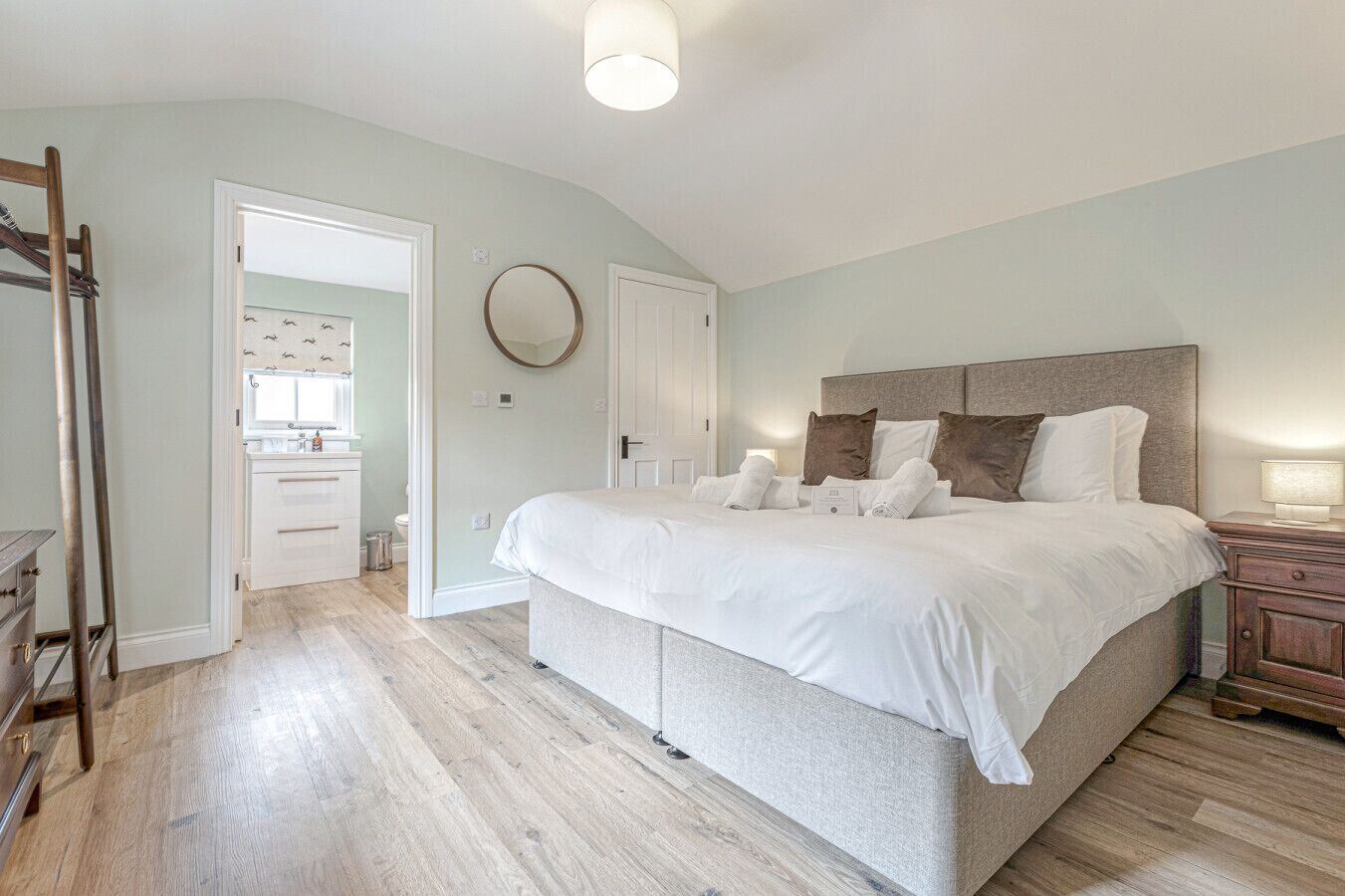 4 chambres, fer et planche à repasser, Wi-Fi gratuit, draps fournis