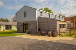 Exterior - Home farm barn - Pet friendly close to Oxford (Nuneham Courtenay)