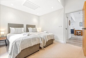 2 bedrooms, free WiFi, bed sheets, wheelchair access