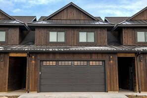 Exterior - The Bear Den: Ski, Hike, and Relax in Style (Driggs)