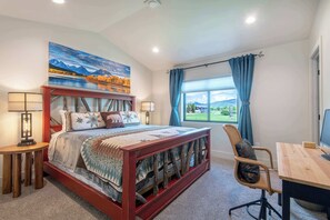 3 bedrooms, desk, iron/ironing board, free WiFi