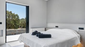 5 bedrooms, iron/ironing board, free WiFi, bed sheets