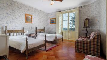 8 bedrooms, iron/ironing board, free WiFi, bed sheets