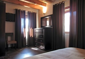 3 bedrooms, bed sheets - Country House 'El Ventorro' with Mountain View and Shared Terrace (Bretún)