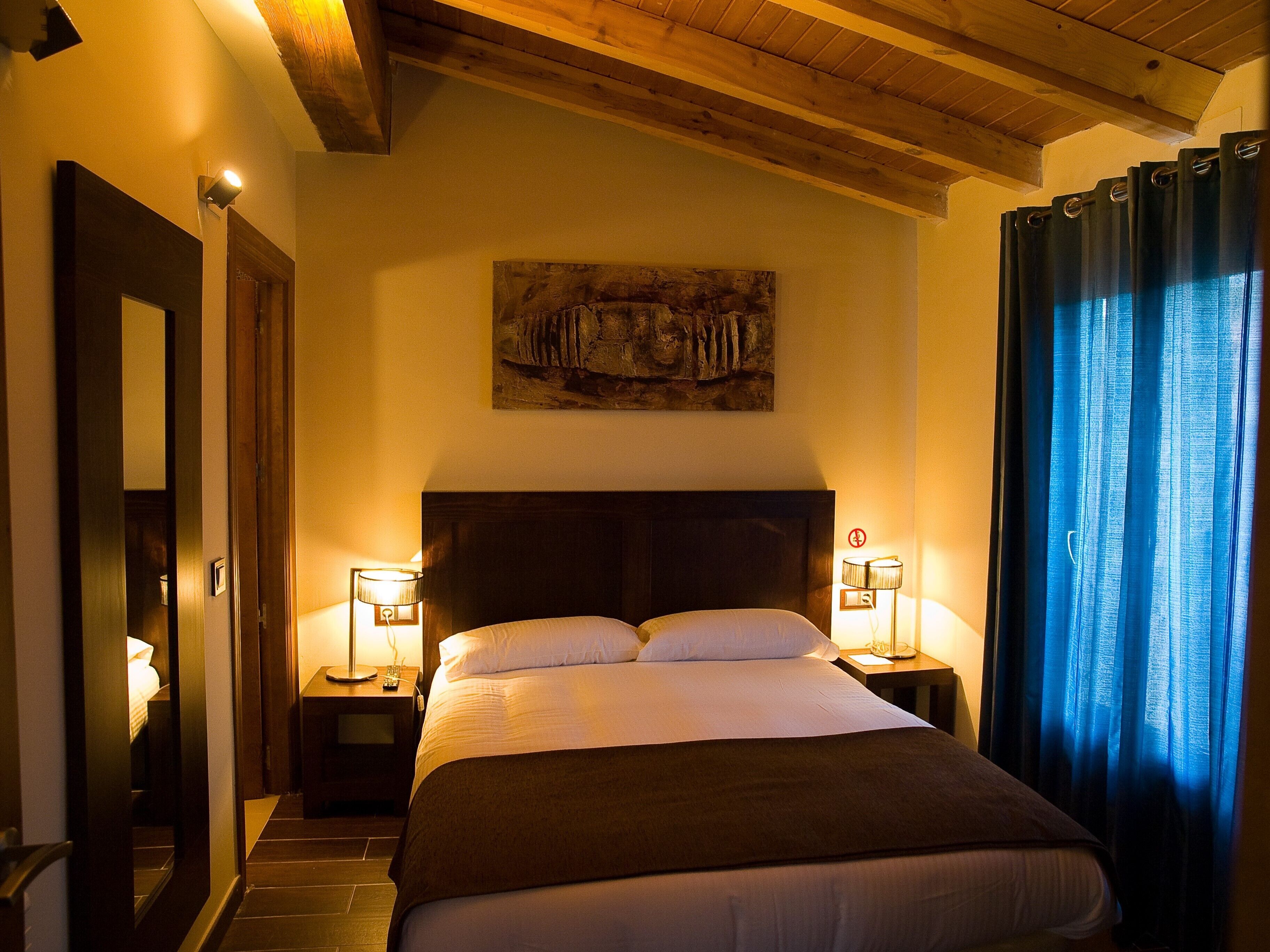 1 bedroom, bed sheets