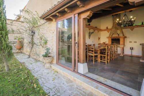 Country House 'La Anunciada' with Lake View and Private Garden