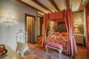 5 makuuhuonetta, ilmainen Wi-Fi, vuodevaatteet