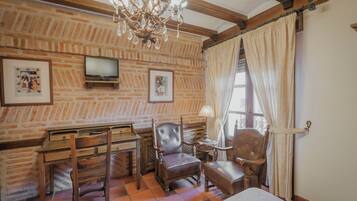 5 bedrooms, free WiFi, bed sheets