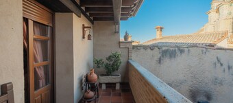 Country House 'Los Beatos' with Shared Terrace, Private Garden and Wi-Fi
