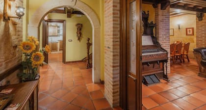 Country House 'Los Beatos' with Shared Terrace, Private Garden and Wi-Fi