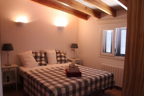 2 chambres, fer et planche à repasser, Wi-Fi gratuit, draps fournis