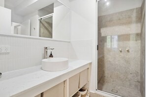 تجهيزات دش، مجففات شعر، مناشف