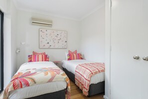 2 bedrooms, desk, iron/ironing board, Internet - Modern & Relaxed, 2BR, Central with Courtyard & Parking (East Perth)