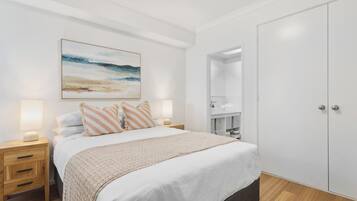 2 bedrooms, desk, iron/ironing board, internet