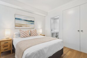 2 عدّة غرف نوم ومكتب ومكواة/لوح كي وخدمة الإنترنت