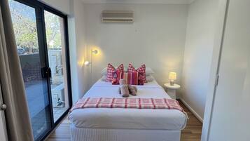 2 bedrooms, desk, iron/ironing board, internet