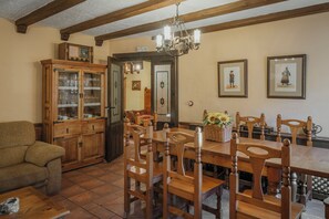 Dining - Country House 'De Urueña Casa De Ilustres' with Shared Terrace, Private Garden and Balcony (Urueña)