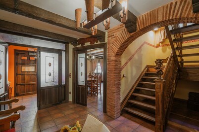 Country House 'De Urueña Casa De Ilustres' with Terrace, Private Garden and Balcony