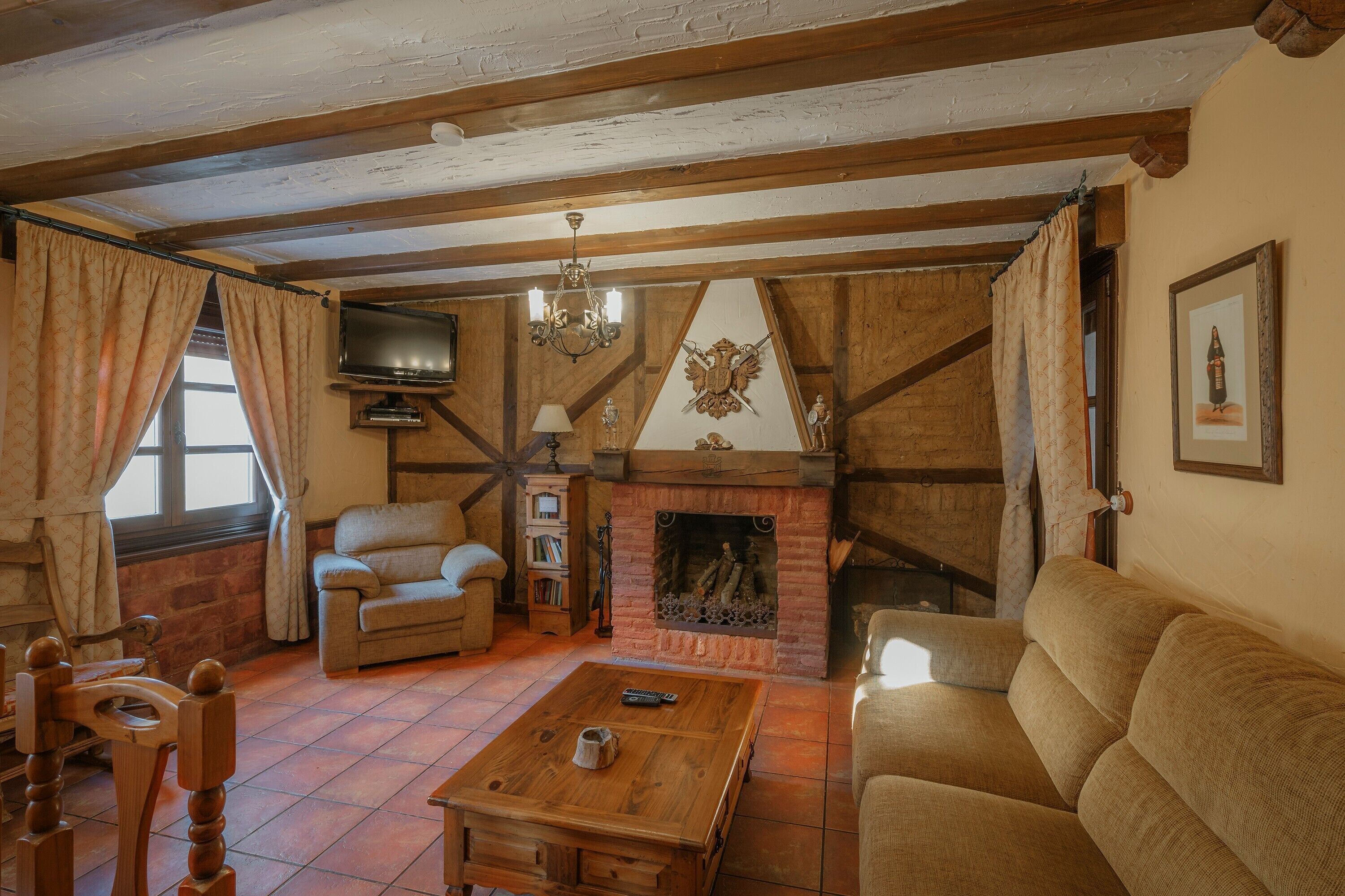 TV, caminetto, videogiochi, lettore DVD