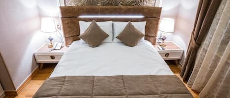 Deluxe Double Room, City View | Desk, soundproofing, free WiFi, bed sheets