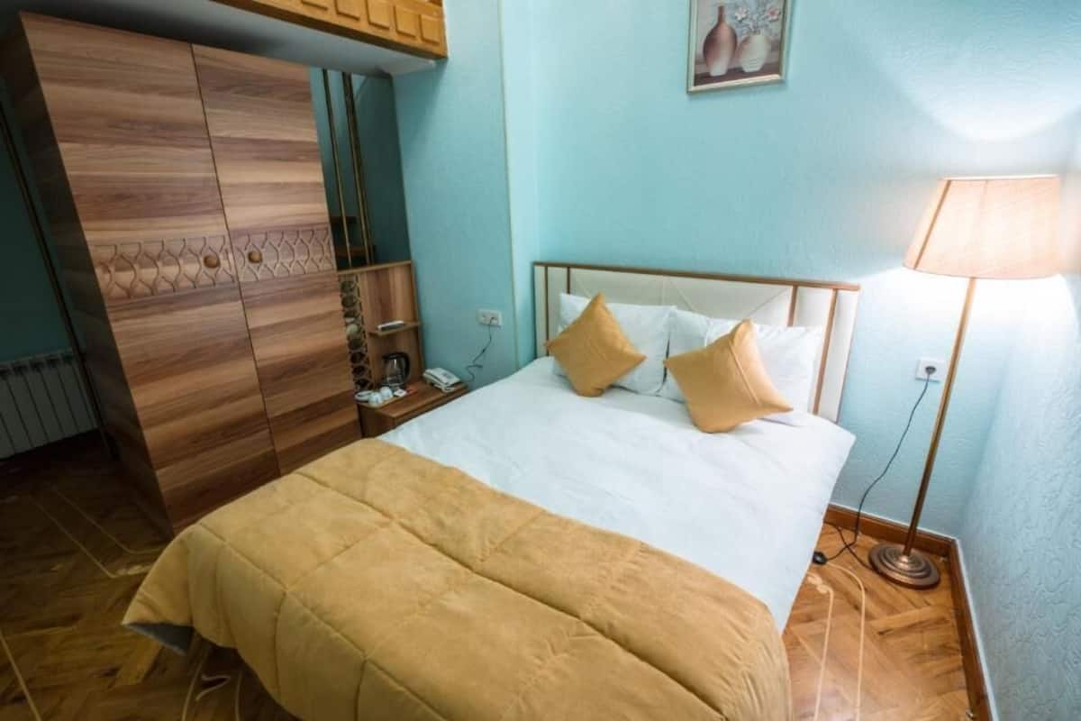 Economy Triple Room | 1 bedroom, desk, soundproofing, free WiFi